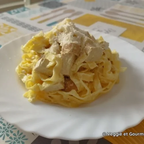 Plat de tagliatelles carbonara végétariennes